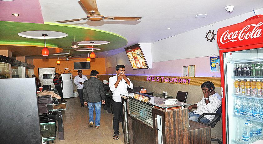 Hotel Talha Residency Nanded Exterior foto